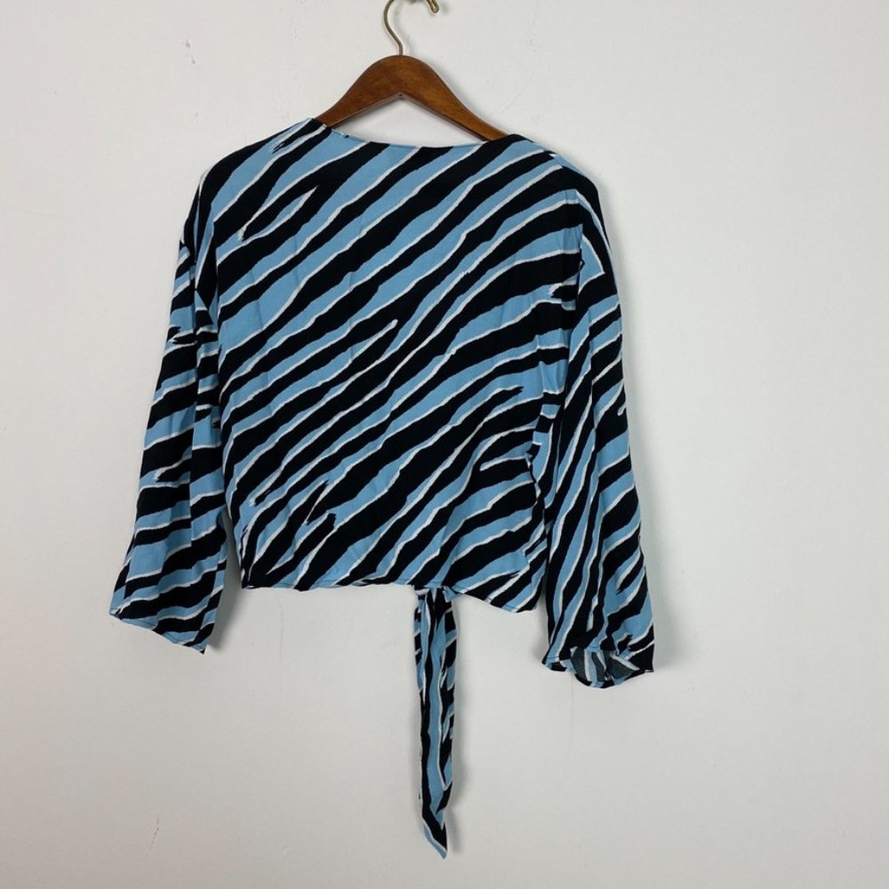Topshop Zebra Print Tie Front Blouse 3/4 Sleeves Animal Print V-Neck Size 8 - Picture 6 of 9